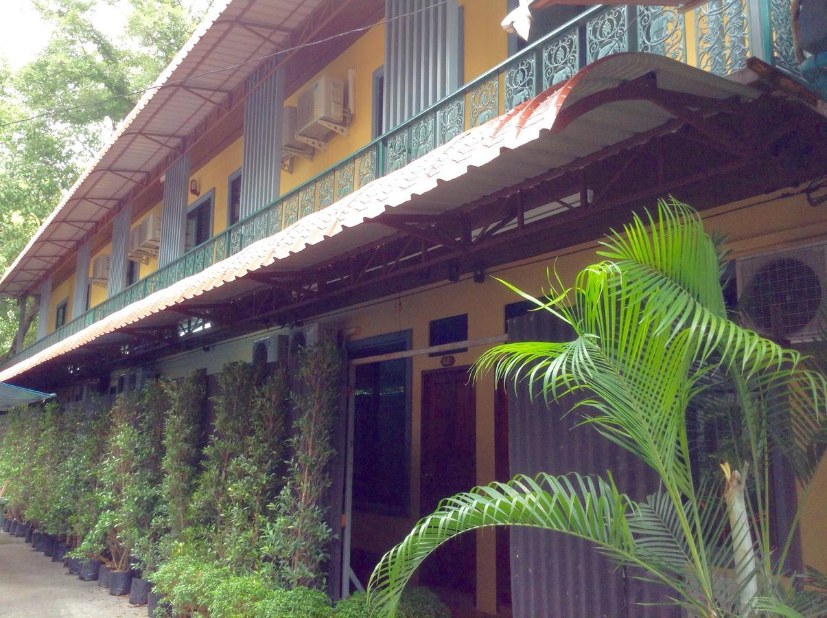Bc Guesthouse Si Phraya Bangkok Exterior photo