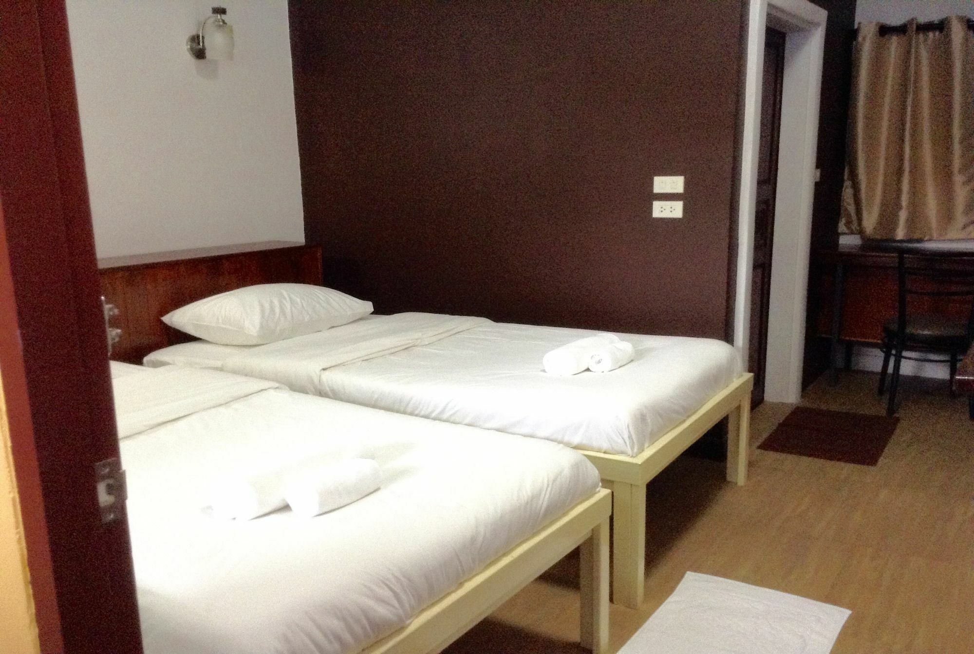 Bc Guesthouse Si Phraya Bangkok Exterior photo